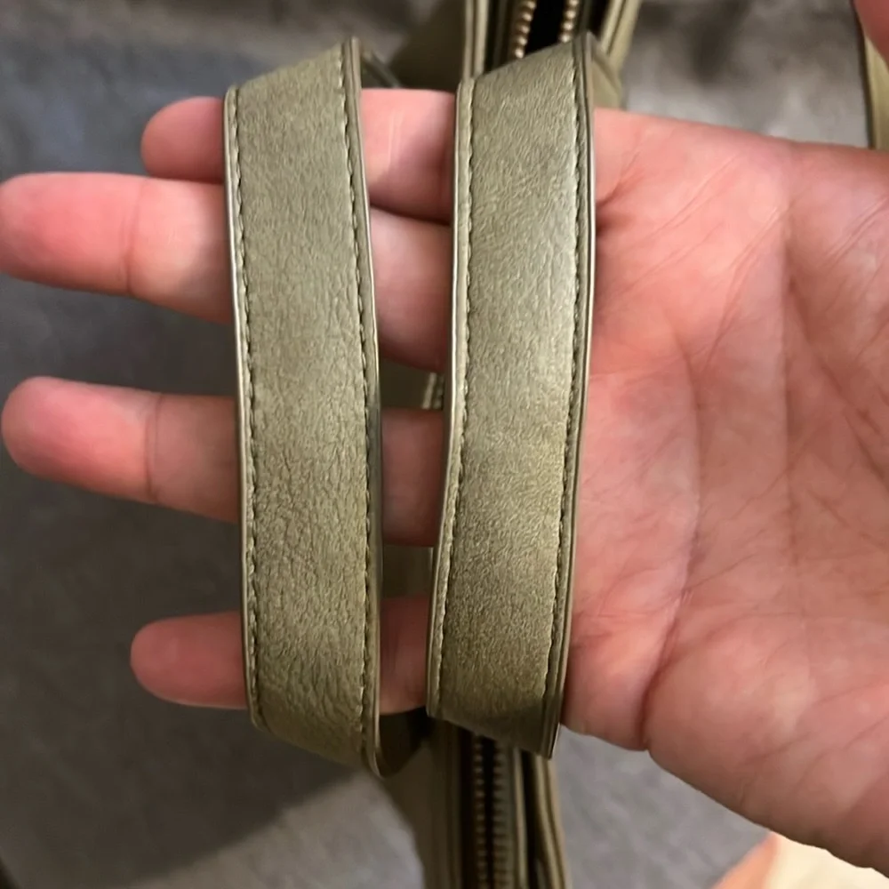 Universal Thread Olive Crossbody Bag - Picture 3 of 9